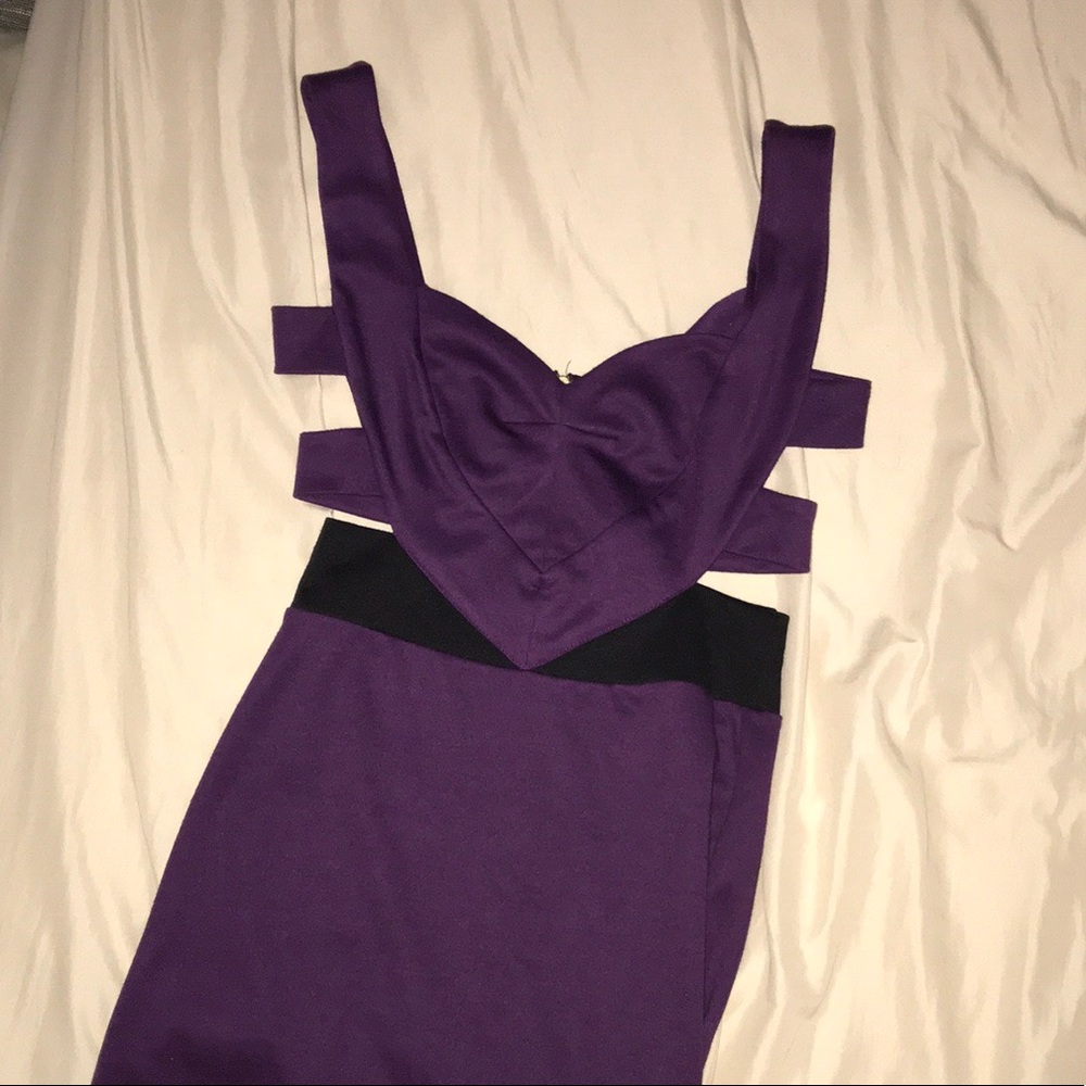 Full length sweetheart neckline, open back dress.